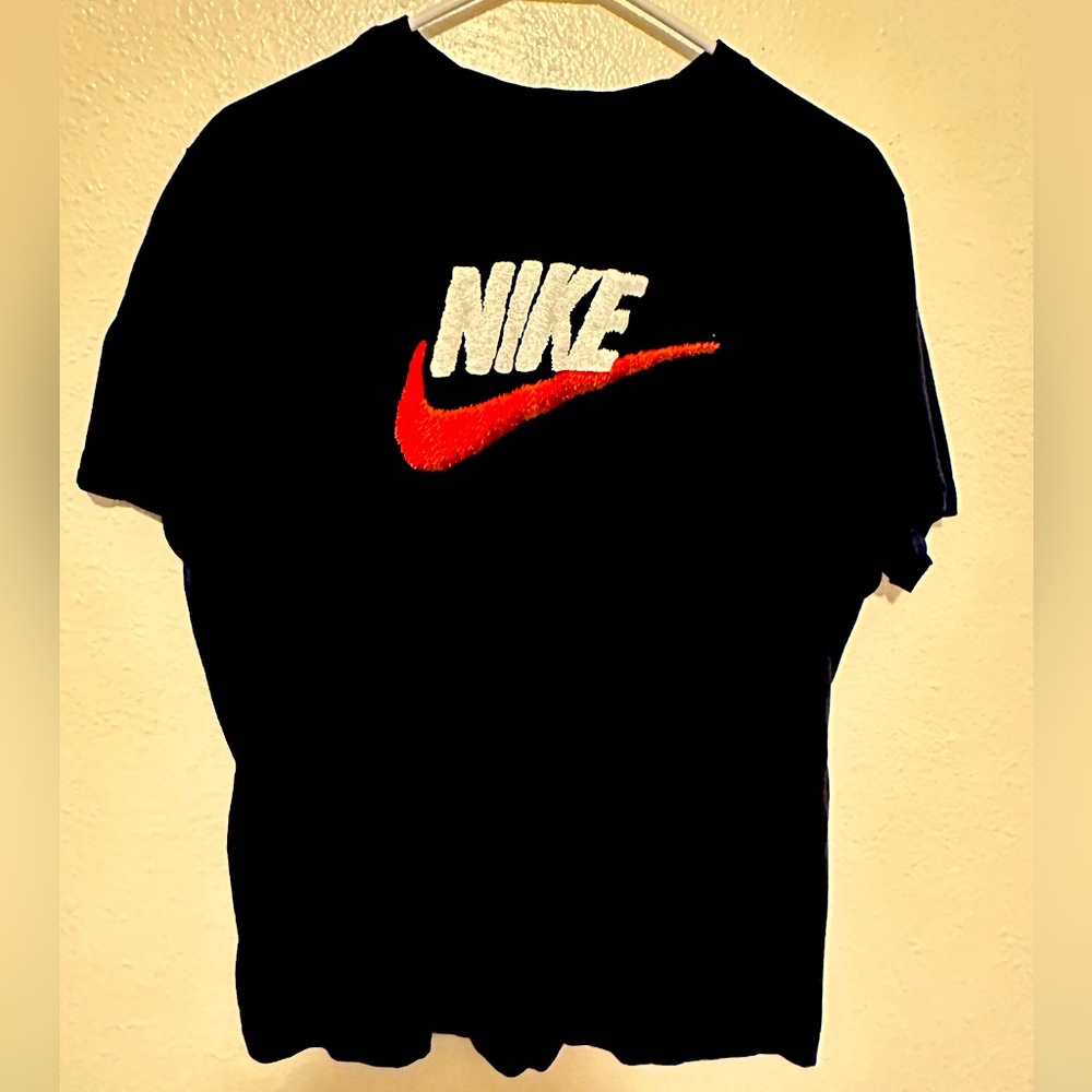 The Nike Tee - Shirt - (Size XL) Unisex
